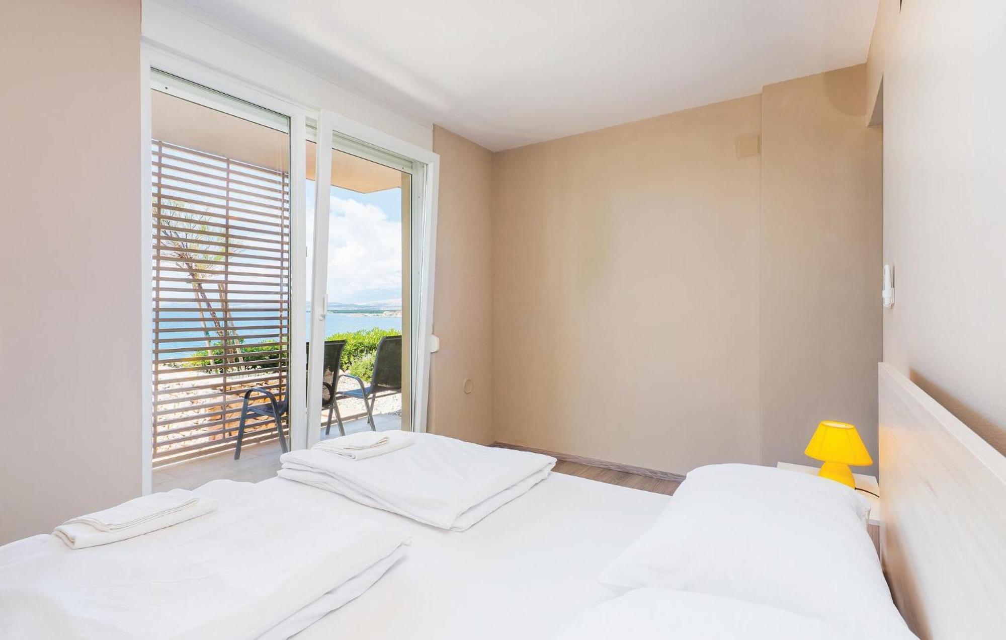 Pet Friendly Apartment In Povljana With Kitchen Luaran gambar
