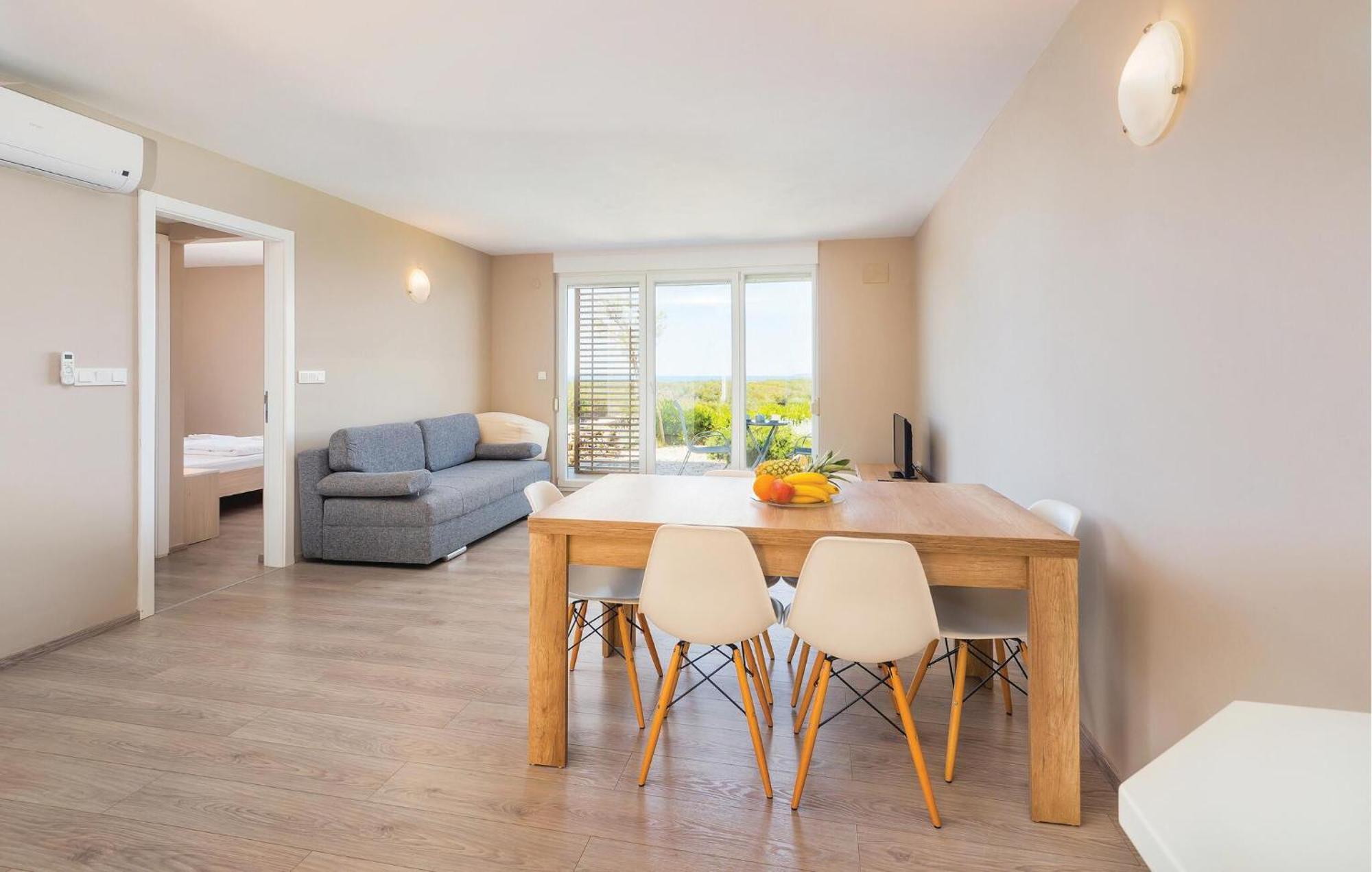 Pet Friendly Apartment In Povljana With Kitchen Luaran gambar